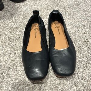 Women’s black flats dize7.5 wide